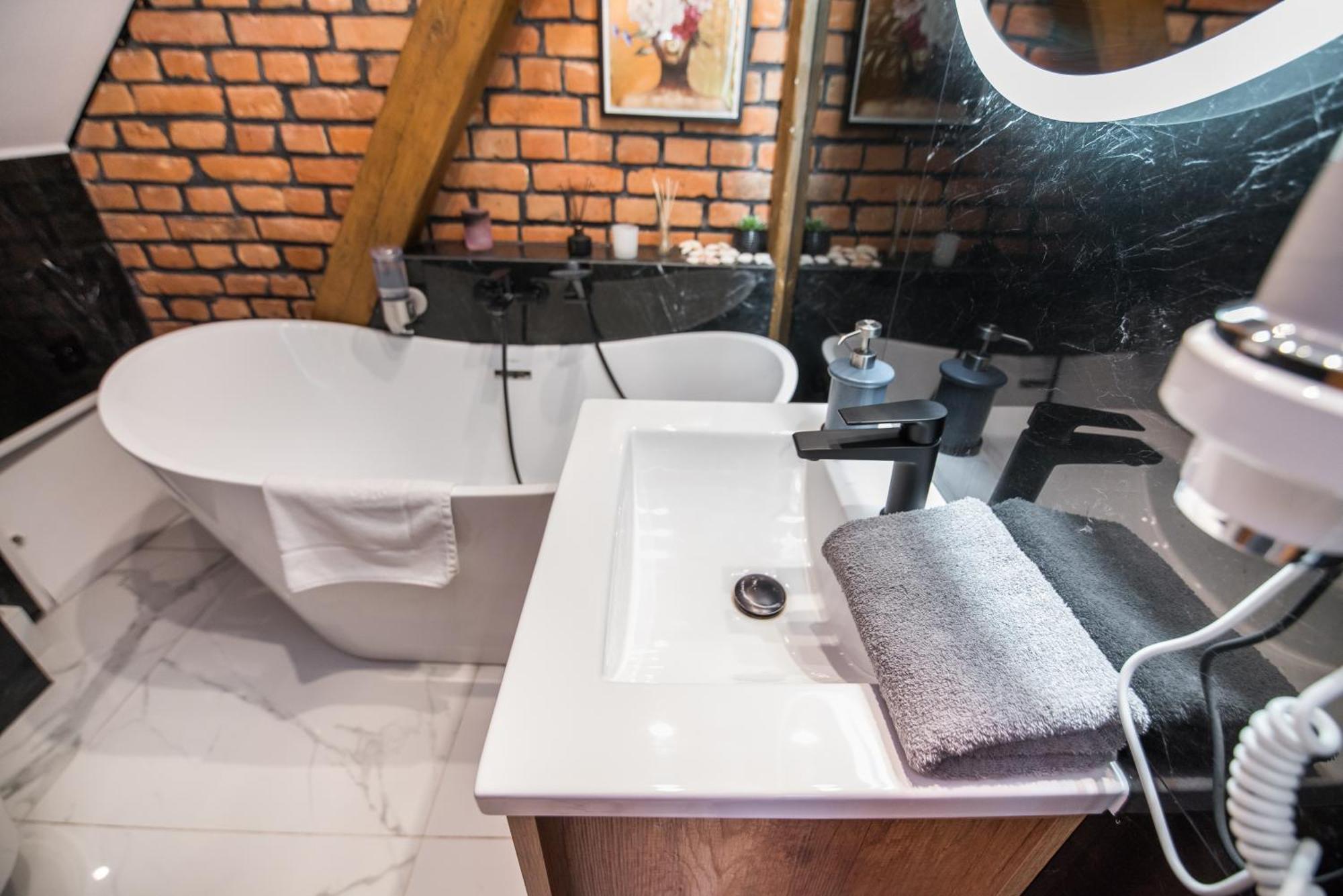 Przytulny Apartament Z Wieżą Gliwice Zewnętrze zdjęcie